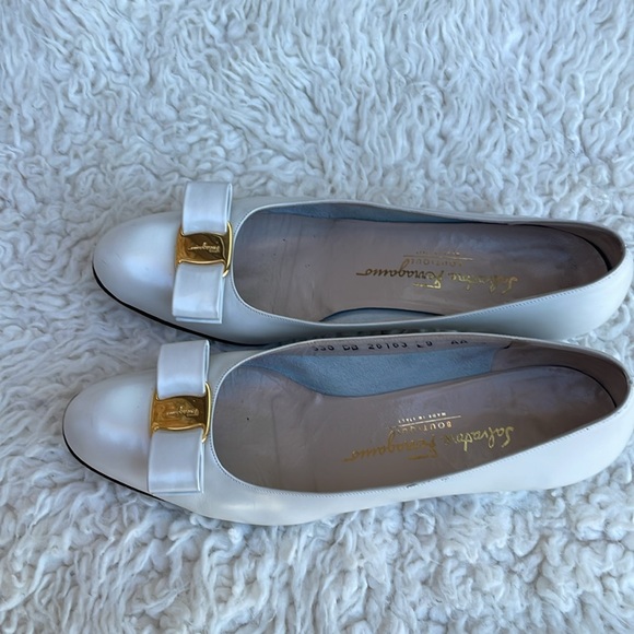 Salvatore Ferragamo Bow Low Heel Shoes.
Size 9 AA - Picture 2 of 9